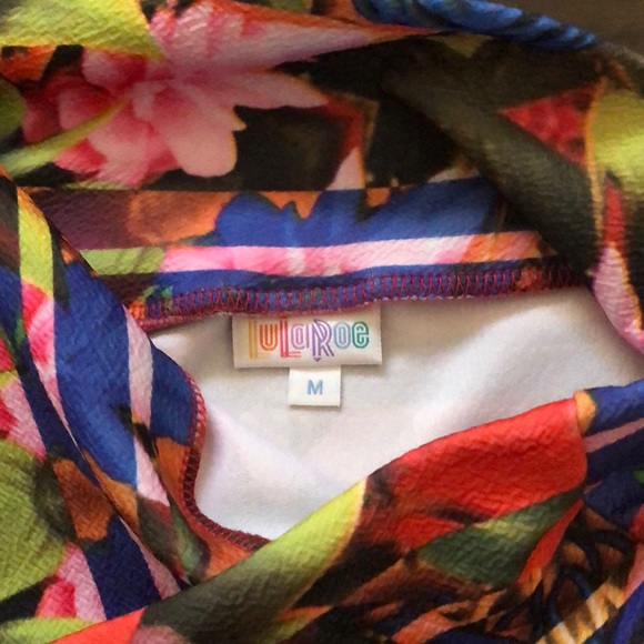 LulaRoe Outfit size Medium Irma Top + Cassie Skirt - Picture 5 of 5